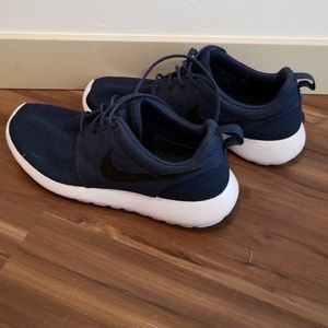 Size 9.5M Nike Roshe Blue